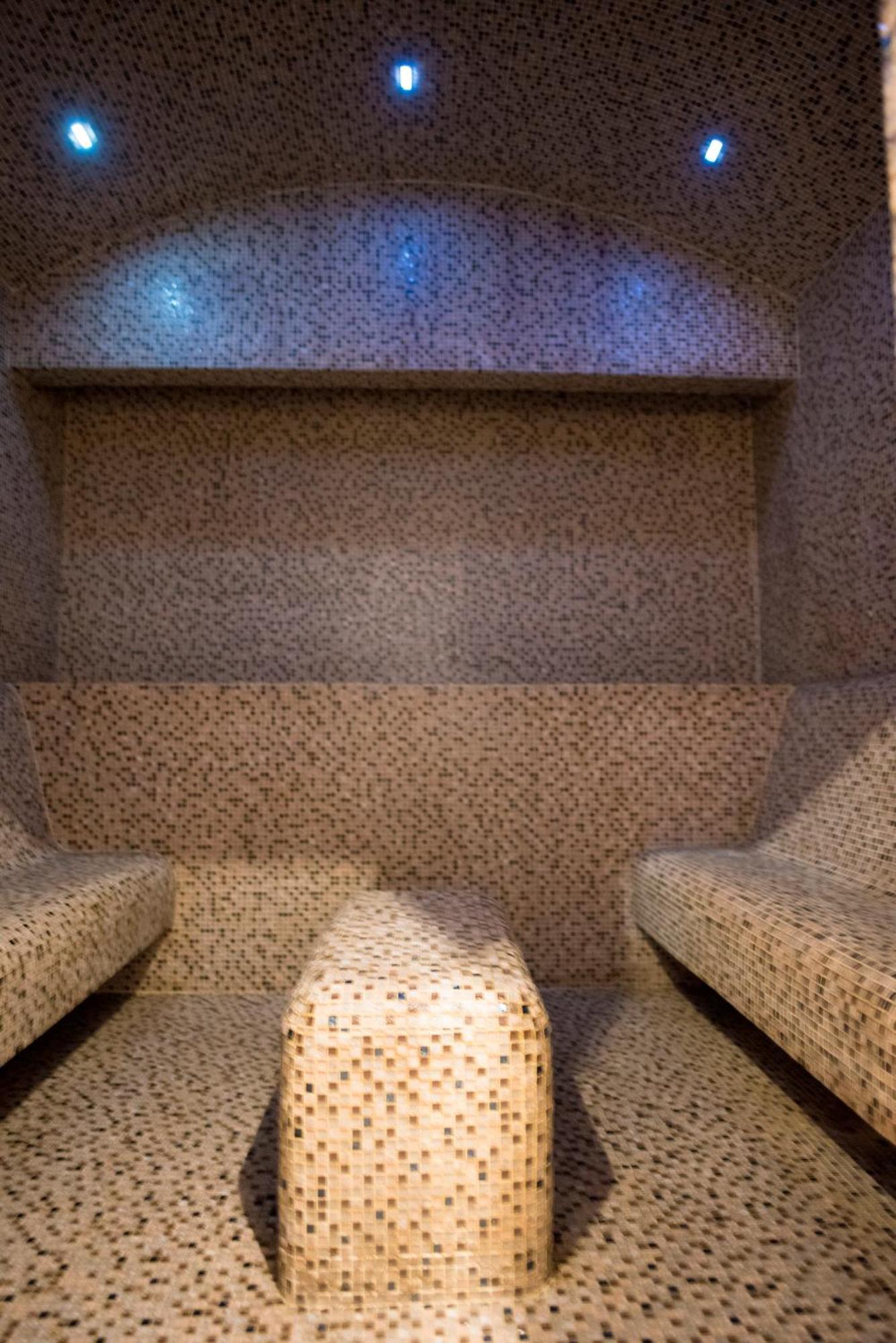 Le Louvre Hotel & Spa Антананариву Экстерьер фото